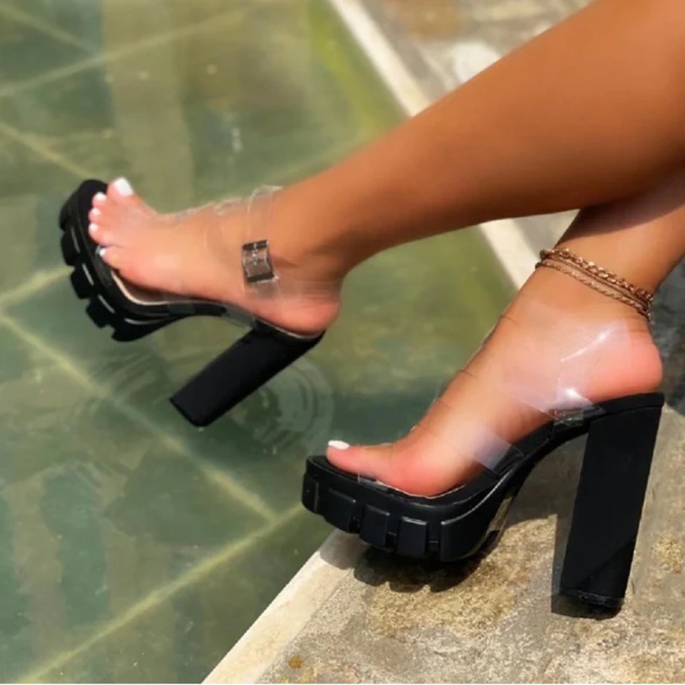 🔥Fionna Heels🔥 Size: 8, 10, 11 Left!